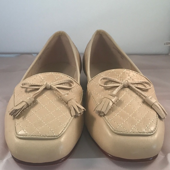 Enzo Angiolini Shoes - Enzo Angiolini beige quilted flats  8.5 wide